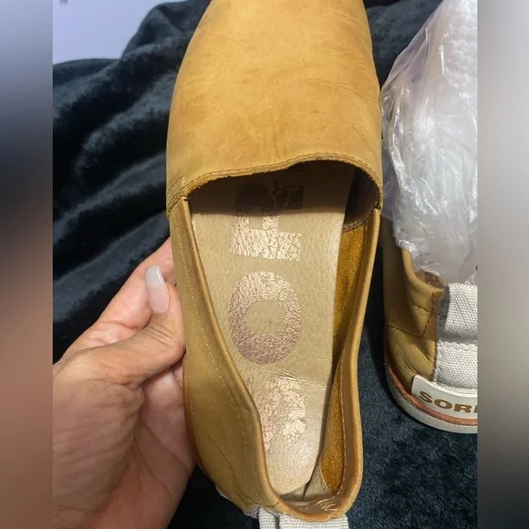 Sorel Tan Loafers Sleek Slip-On Design - Picture 12 of 13